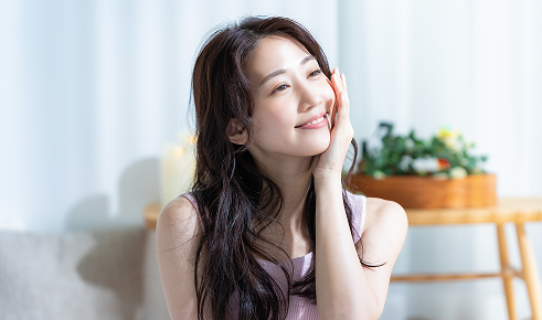 肌のきれいな女性